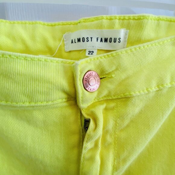 Almost Famous Jeans Women’s Size 22 Neon Yellow Ripped Distressed - Picture 2 of 6